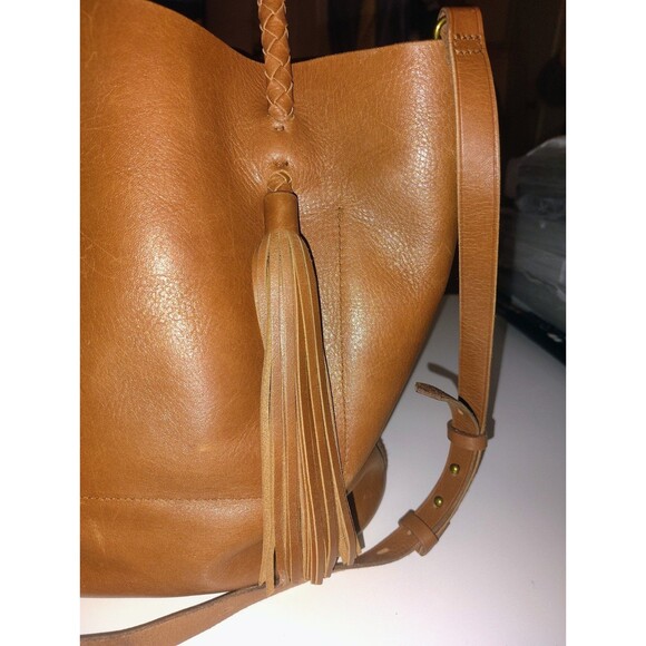 Madewell English Saddle Leather Tasseled Bucket Bag  (41) - Picture 5 of 14